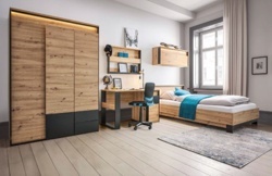 7: Izba pre mládež - písací stôl